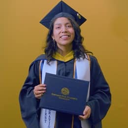 Jennifer Guayllazaca '25G, Master of Science (MS) in Management with a concentration in Construction Management graduate from SNHU.