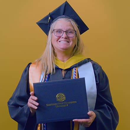 Kelly Pilotte '25, SNHU graduate with a bachelor's in business administration with a concentration in nonprofit management.