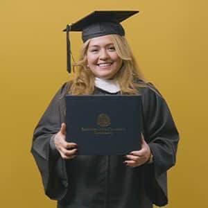 Nelly Bernal, a 2025 graduate who earned her BA in General Studies at SNHU.