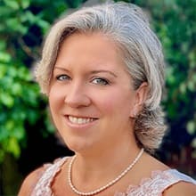 Bambi Dixon, who earned her bachelor's in business administration from SNHU in 2019.