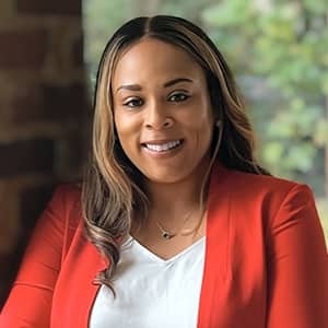 Dr. Jolivette Wallace, the senior associate dean in SNHU's online marketing programs.