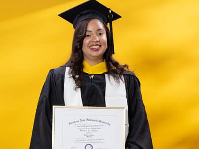 Brendaliz De Los Santos, 2024 graduate of SNHU's master's in marketing with a concentration in digital marketing.