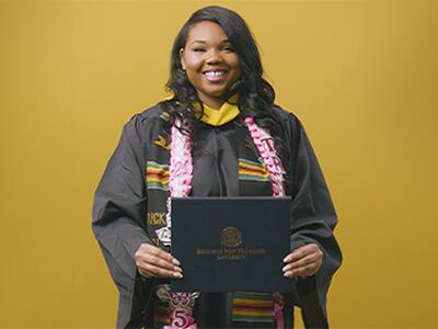 Triniti Adams '25, an SNHU graduate with a bachelor's degree in public health.