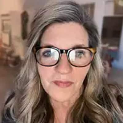 Vickie McCullough, an adjunct instructor in SNHU's online master's in online teaching program.