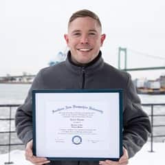 Rob Thomas, a 2024 graduate from SNHU with a bachelor's in general studies.