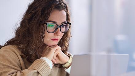 A woman sitting at her laptop reading about different types of research
