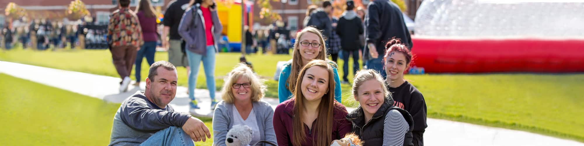 An SNHU student and their family on Campus
