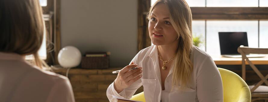 A woman speaks to another woman to help her decide if she should become a psychology major