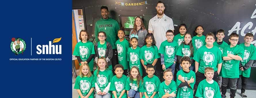 Students of Fairgrounds Elementary school and Celtics players Aron Baynes and Leon Powe at SNHU's 12th technology lab