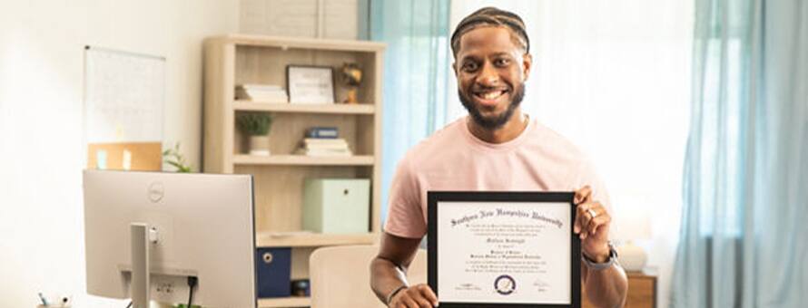 Matthew Seawright, a 2019 SNHU graduate who earned his bachelor’s in business with a concentration in organizational leadership.
