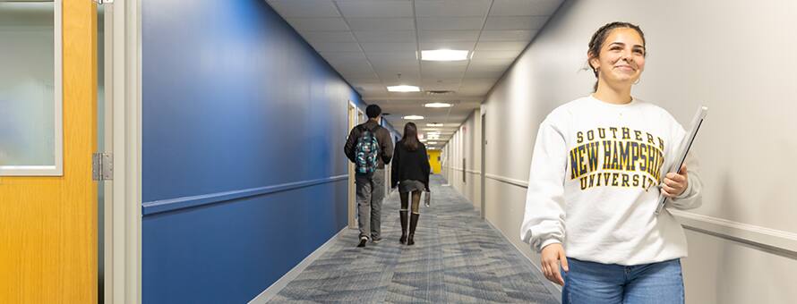 SNHU students walking to their classrooms.