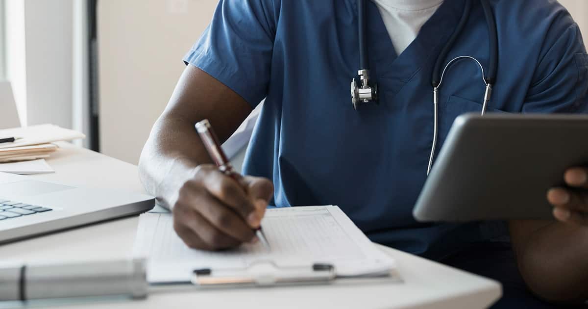 The Male Nurse Benefits And Percentages Of Men In Nursing Snhu